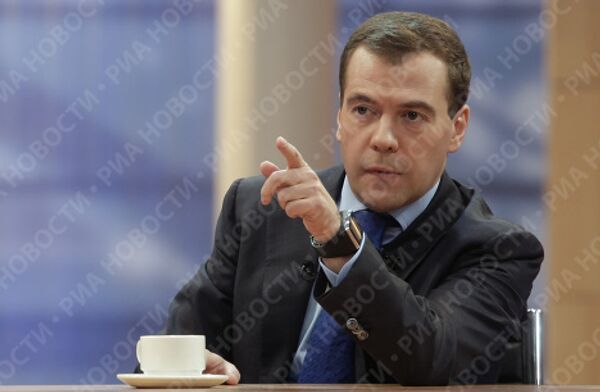 Президент РФ Дмитрий Медведев подвел итоги года в эфире трех федеральных каналов