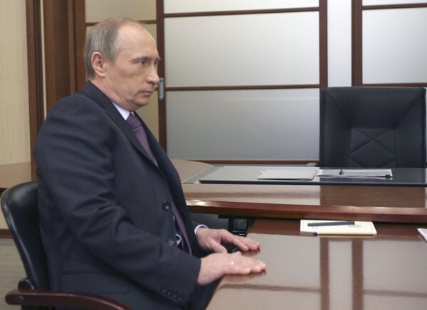 Премьер-министр РФ Владимир Путин провел рабочую встречу с заместителем председателя правительства РФ Игорем Сечиным