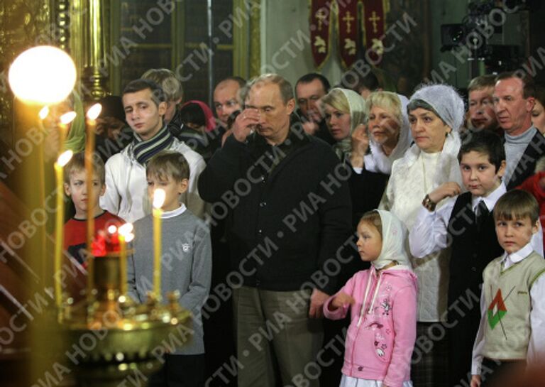 Владимир Путин на рождественской службе в одном из храмов Костромы