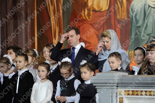 Президент РФ Дмитрий Медведев посетил рождественскую службу