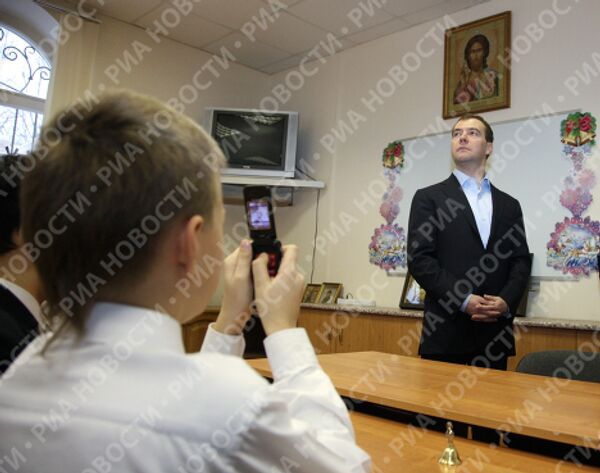 Д.Медведев посетил воскресную школу подмосковного Видного