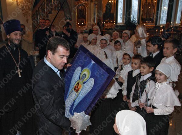 Д.Медведев посетил храм святого великомученика Георгия Победоносца в подмосковном городе Видное