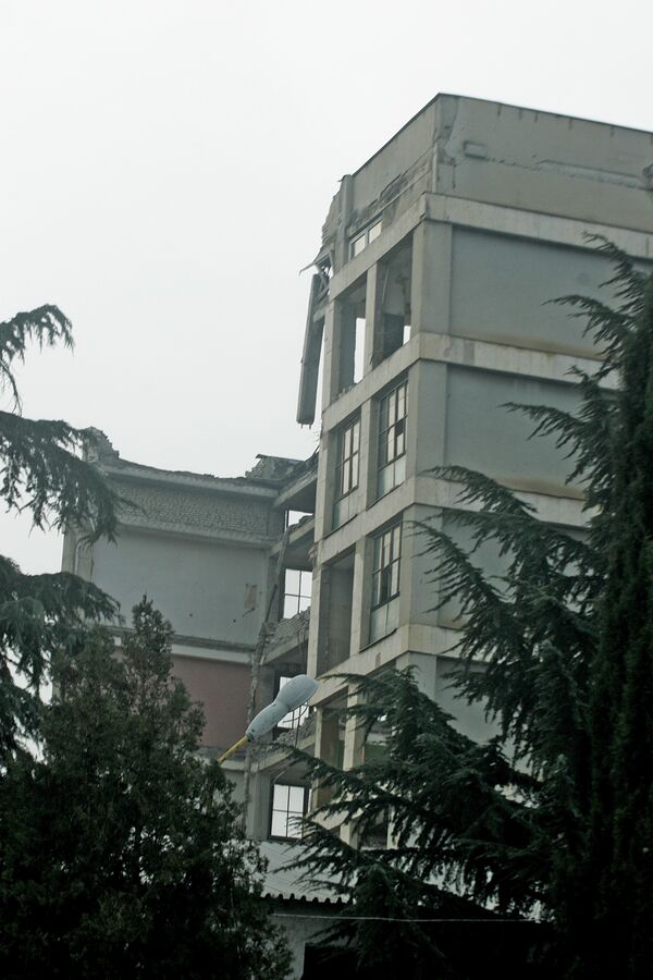 В Тбилиси обрушилась часть 8-этажного здания