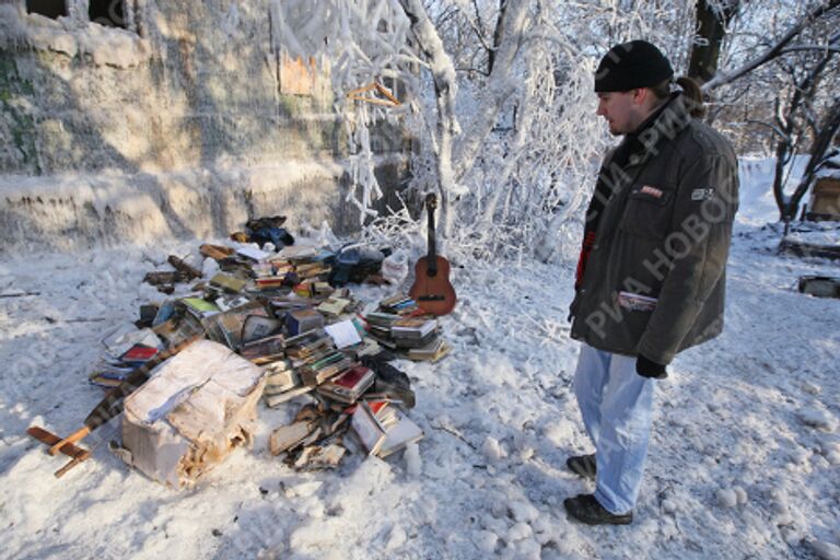 Сгоревший памятник истории в Царицыно после тушения пожара