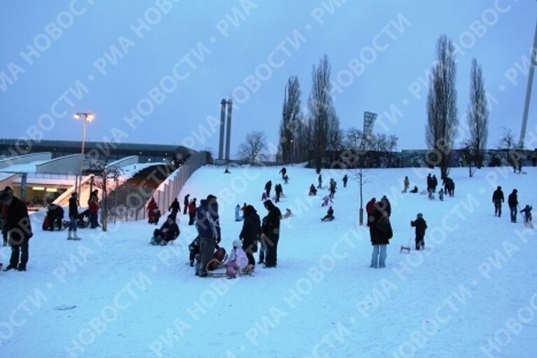 Берлин засыпало снегом