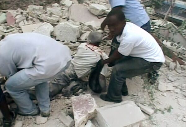 Пострадавшие от землетрясения на Гаити