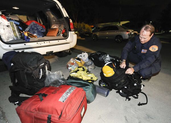 Спасатели из Лос-Анджелеса готовятся к отправке на Гаити, где произошло землетрясение