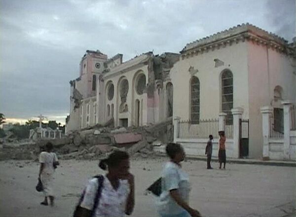 Сотни человек могли стать жертвами землетрясения у берегов Гаити