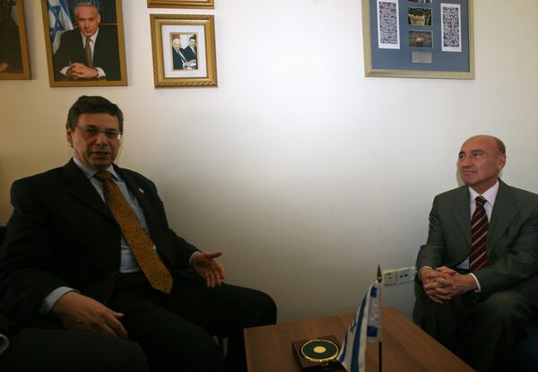 Встреча замглавы израильского МИД Данни Аялона с послом Турции в Тель-Авиве Огузом Челикколом