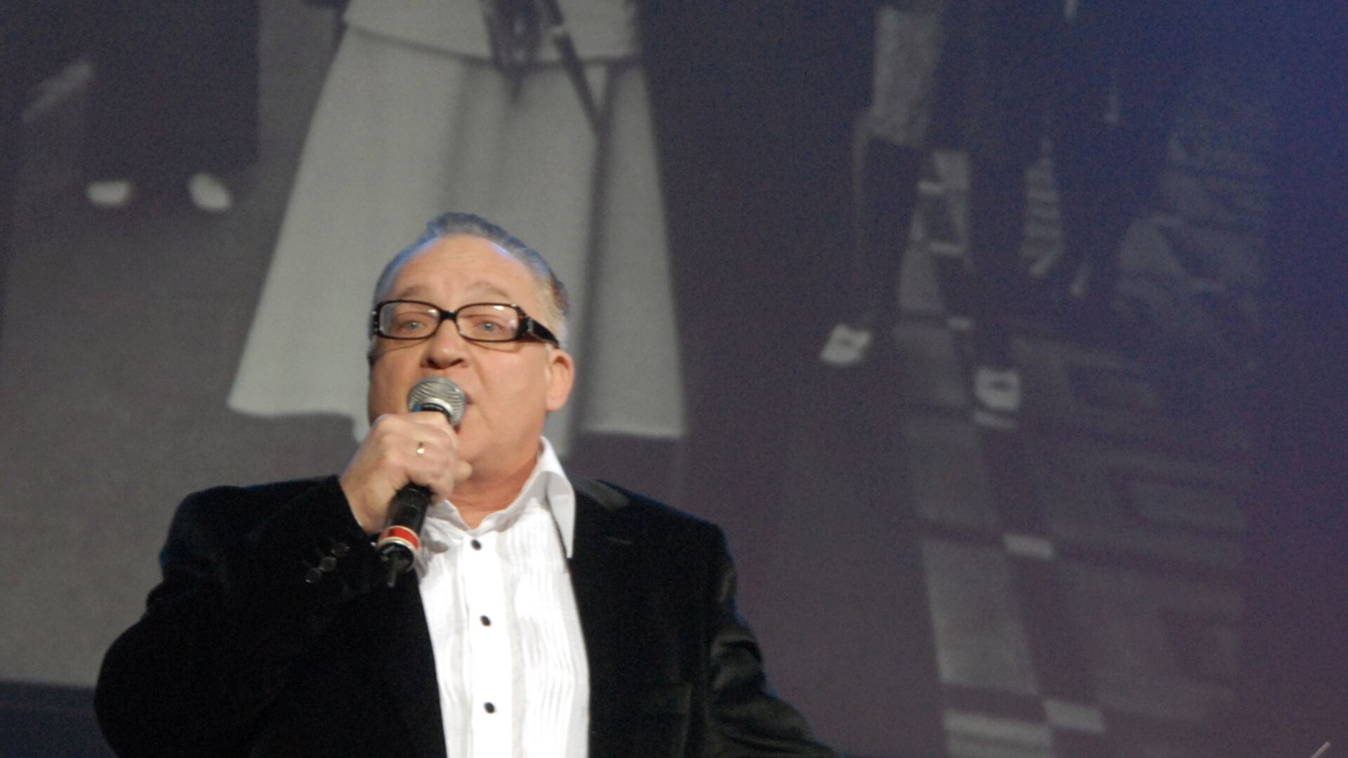 Празднование юбилея народного артиста России Николая Караченцова в Московском театре Эстрады Празднование юбилея народного артиста России Николая Караченцова в Московском театре Эстрады - РИА Новости, 1920