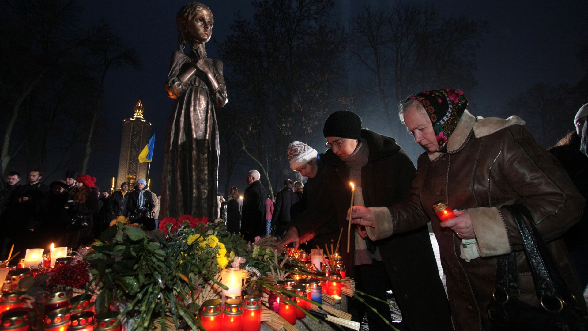 Мемориал памяти жертв голодомора 1932-1933 годов в Киеве - РИА Новости, 1920, 06.12.2022