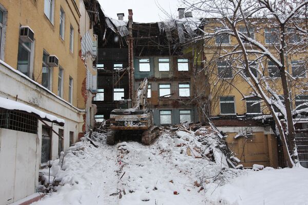 Незаконный снос здания в историческом центре Москвы на месте бывшей Хитровской площади. Архив