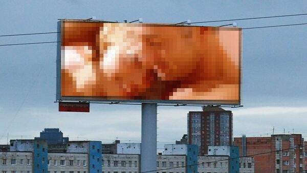 Порнографию на рекламном щите запустили из Сибири