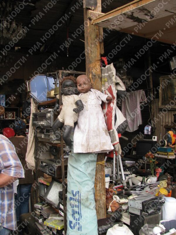 Крупнейший в Египте блошиный рынок на окраине Каира