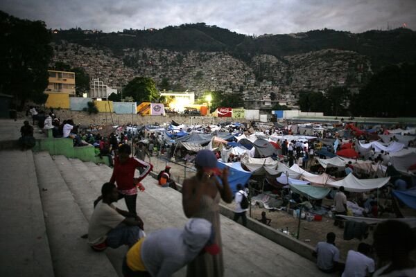 Палаточный городок пострадавших от землетрясения на Гаити