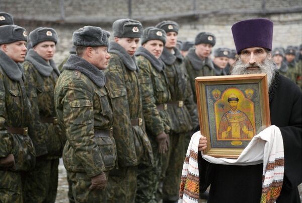 В РФ появятся центры подготовки военных священников