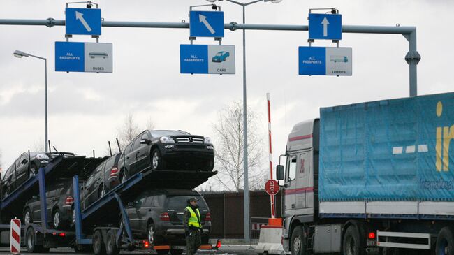 Очереди из грузовиков перед таможней в Польше