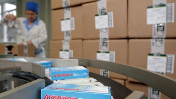 Упаковка лекарственных препаратов на одном из фармацевтических предприятий. Архив
