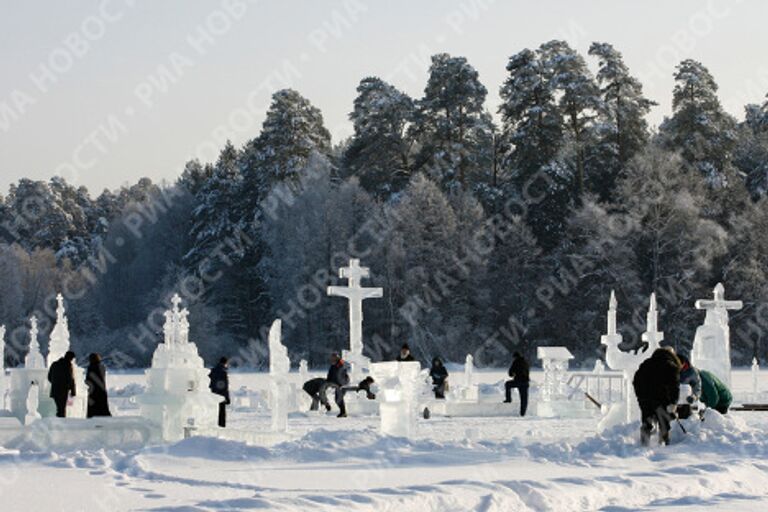 Создание ледяного городка к празднику Крещения Господня