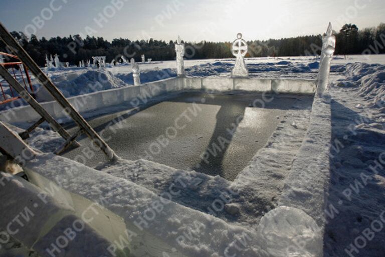 Создание ледяного городка к празднику Крещения Господня