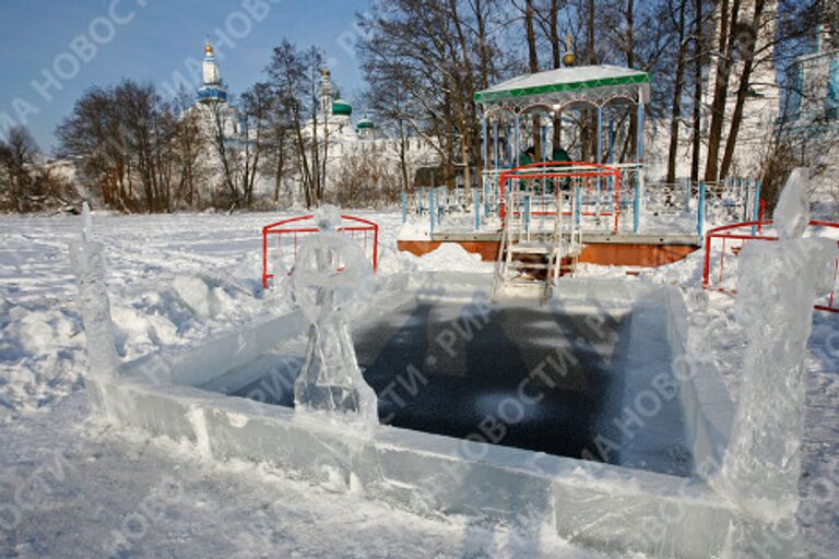 Создание ледяного городка к празднику Крещения Господня