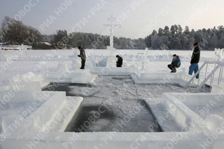 Создание ледяного городка к празднику Крещения Господня