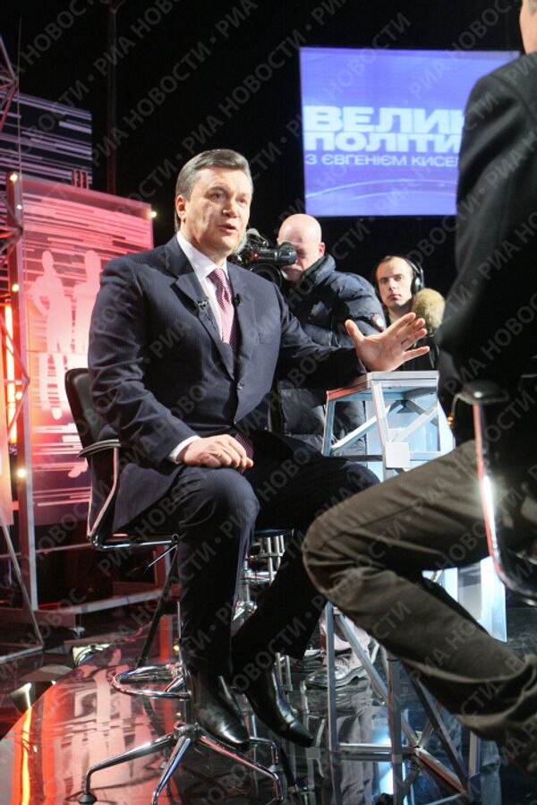 Виктор Янукович выступил в программе Большая политика с Евгением Киселевым на телеканале Интер