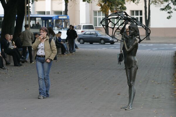Бронзовая скульптура на улице г.Минска