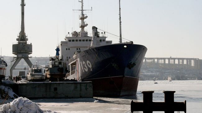 Пограничный флот Приморья пополнился новым танкером ледового класса Ишим