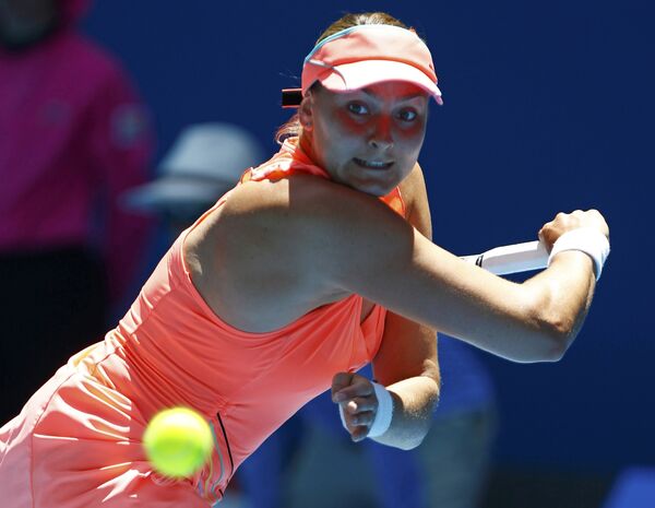 Надежда Петрова вышла в четвертьфинал АО-2010 по теннису, переиграв Кузнецову