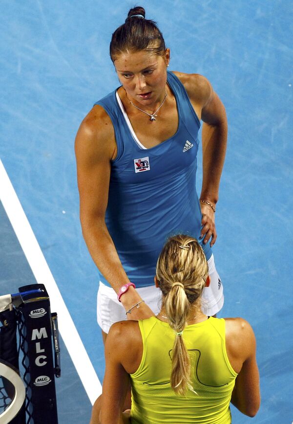 Российские теннисистки Динара Сафина (в голубом) и Мария Кириленко (в желтом)