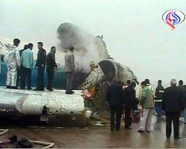 Ту-154 сгорел в иранском аэропорту. Видео с места событий