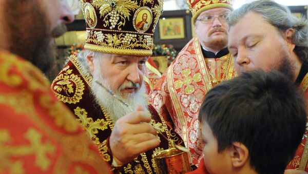 Патриарх Кирилл совершает Божественную литургию. Архивное фото.