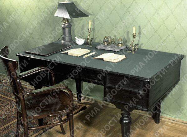 Рабочий стол писателя Чехова