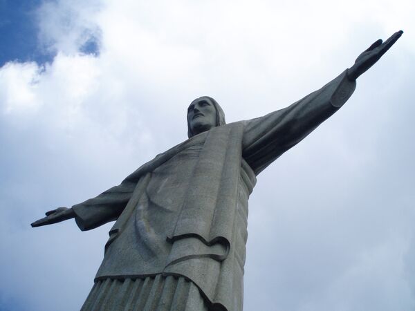 Статуя Христа-Искупителя в Рио-де-Жанейро перед закрытием на реставрацию. Январь 2010 года.