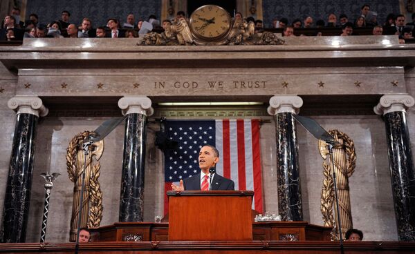 Барак Обама во время своего первого доклада о положении в стране State of the Union
