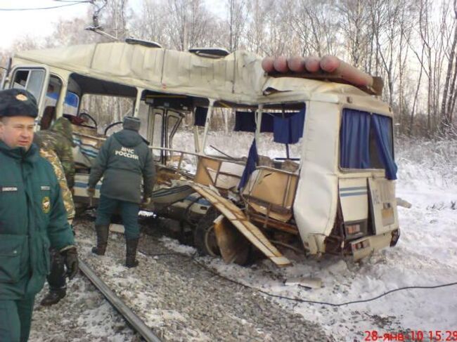 Локомотив столкнулся с рейсовым автобусом в Рязанской области, шестеро погибших