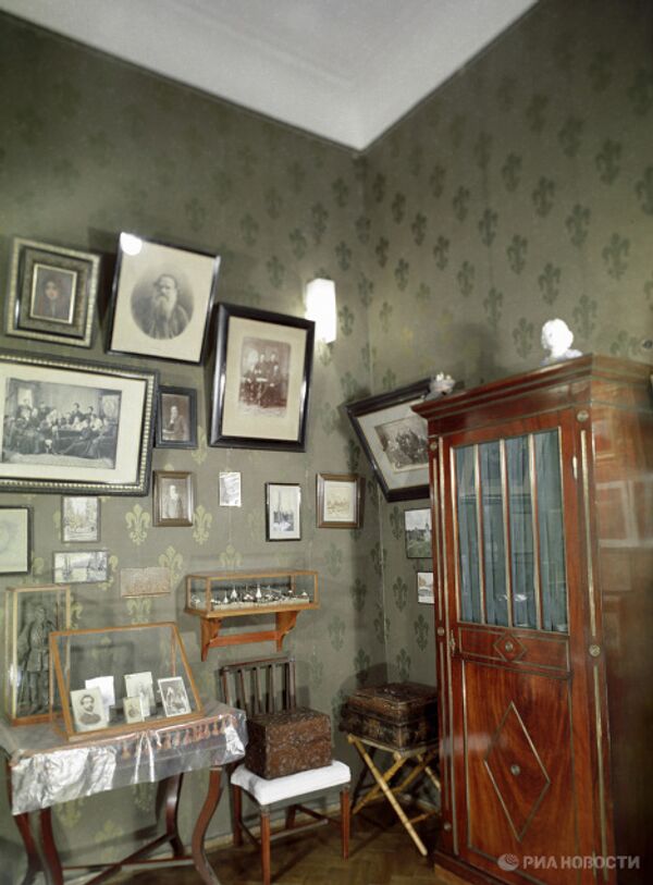 Кабинет в доме-музее писателя Чехова в Ялте
