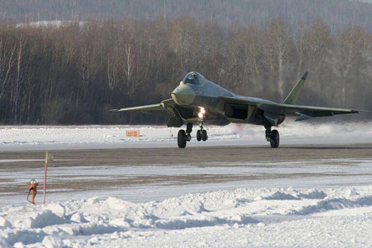 Самолет пятого поколения T-50 на летных испытаниях