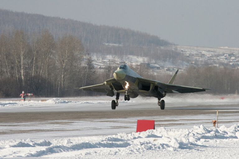 Самолет пятого поколения T-50 на летных испытаниях