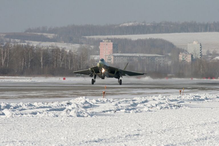 Самолет пятого поколения T-50 на летных испытаниях