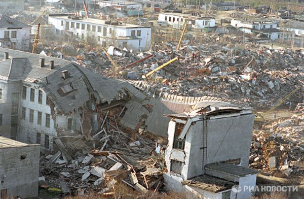 г.Нефтегорск, разрушенный в результате сильного землетрясения