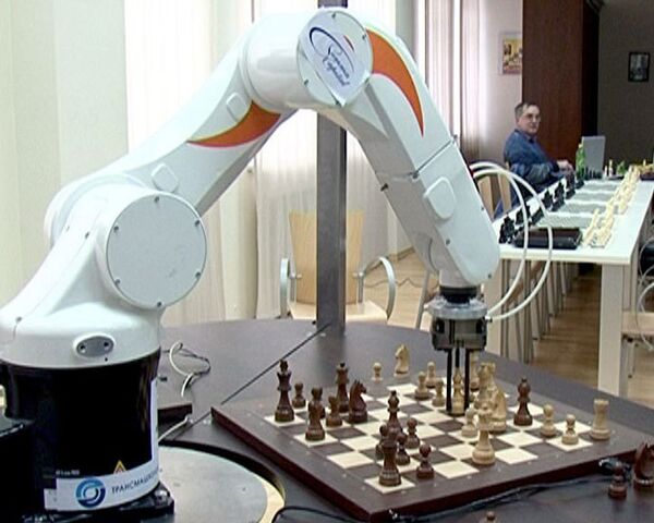  Первый в мире робот-шахматист поставил мат своему создателю