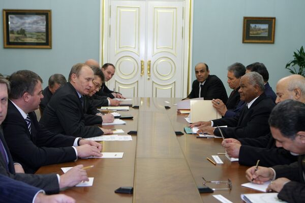 Премьер-министр РФ Владимир Путин встретился с министром обороны Ливии