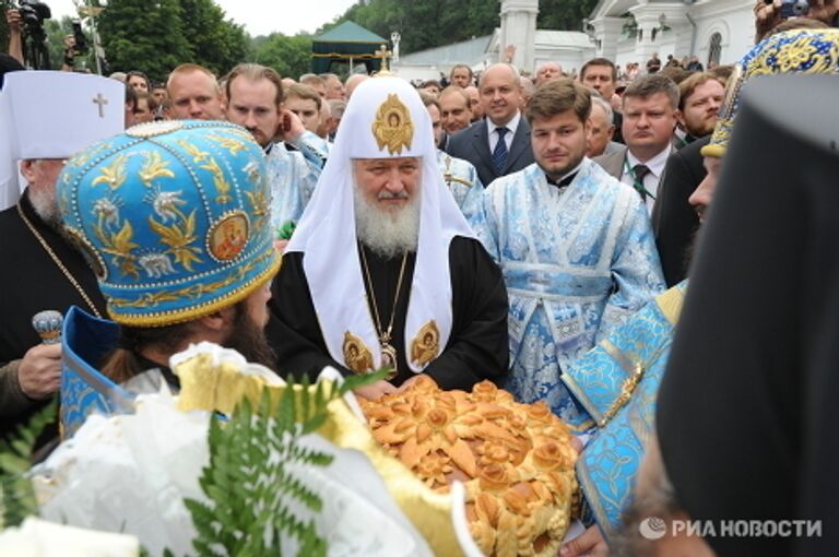 Святейший Патриарх Кирилл возглавил торжественное богослужение в Успенской Святогорской лавре