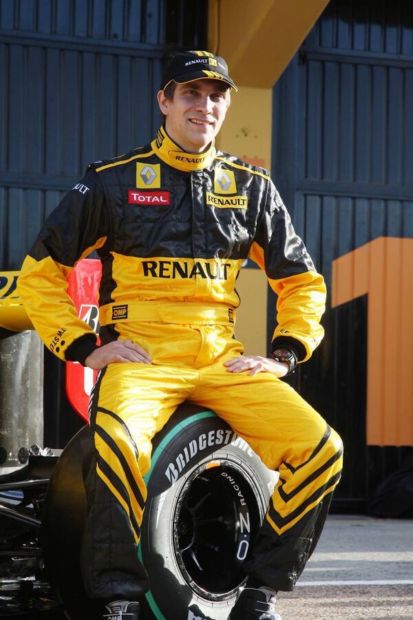 Российский гонщик Виталий Петров, ставший вторым пилотом команды Рено в чемпионате Формулы-1 2010 года. Архив