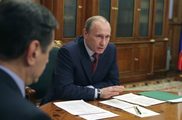 Премьер-министр РФ Владимир Путин проводит совещание. Архив