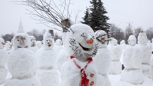 Парад снеговиков у детского музыкального театра Натальи Сац