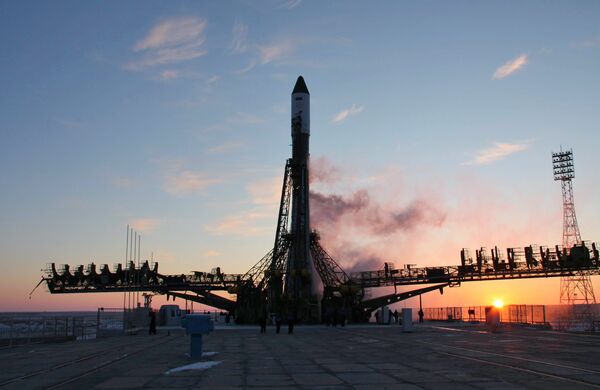Пуск ракеты-носителя Союз-У с грузовым транспортным кораблем Прогресс М-04М на борту. Архив