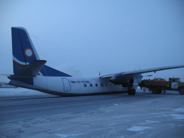 Самолет Ан-24, принадлежащий авиакомпании Якутия в аэропорту Якутска